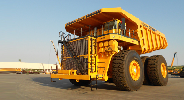 全球最大的DE400矿用自卸车在j9九游会老哥俱乐部交流区成功下线