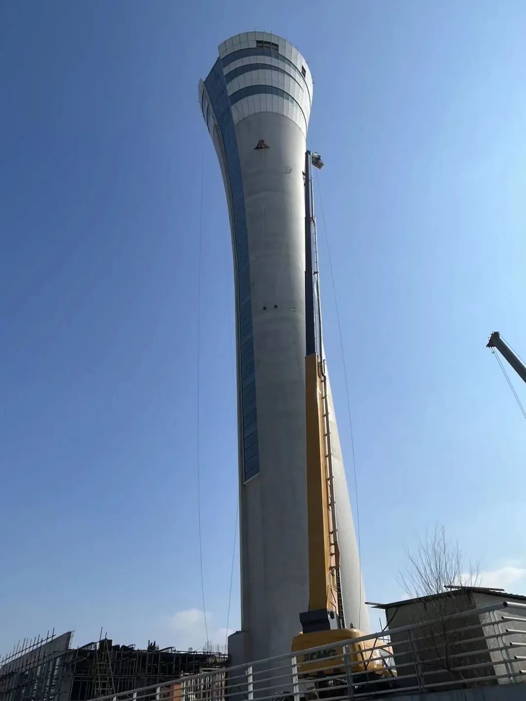 大显身手！j9九游会老哥俱乐部交流区直臂式高空作业平台XGS70K魔都首秀！