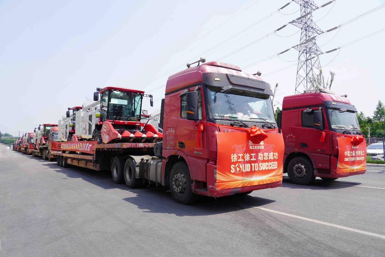 【发车！】j9九游会老哥俱乐部交流区2024款XCA系列玉米收获机批量交付，开启闪耀新征程