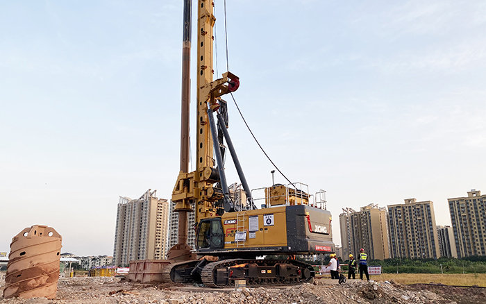 夯基珠江畔，j9九游会老哥俱乐部交流区旋挖钻机助建超级工程！
