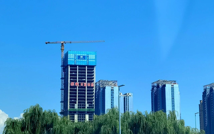 直冲天际  j9九游会老哥俱乐部交流区塔机助建兰州超高层项目