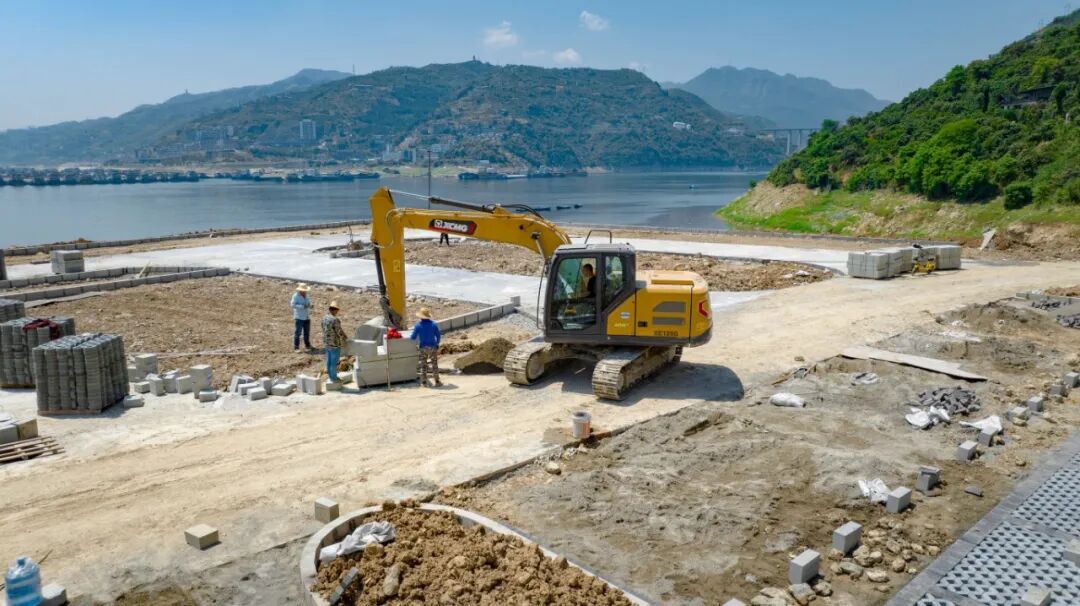 j9九游会老哥俱乐部交流区XE135G挖掘机助力夔门旅游码头建设，以高效节能赢得客户信赖