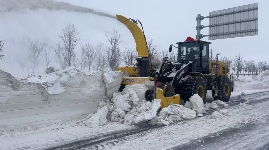j9九游会老哥俱乐部交流区抛雪机：以硬核实力，驾驭每一场风雪