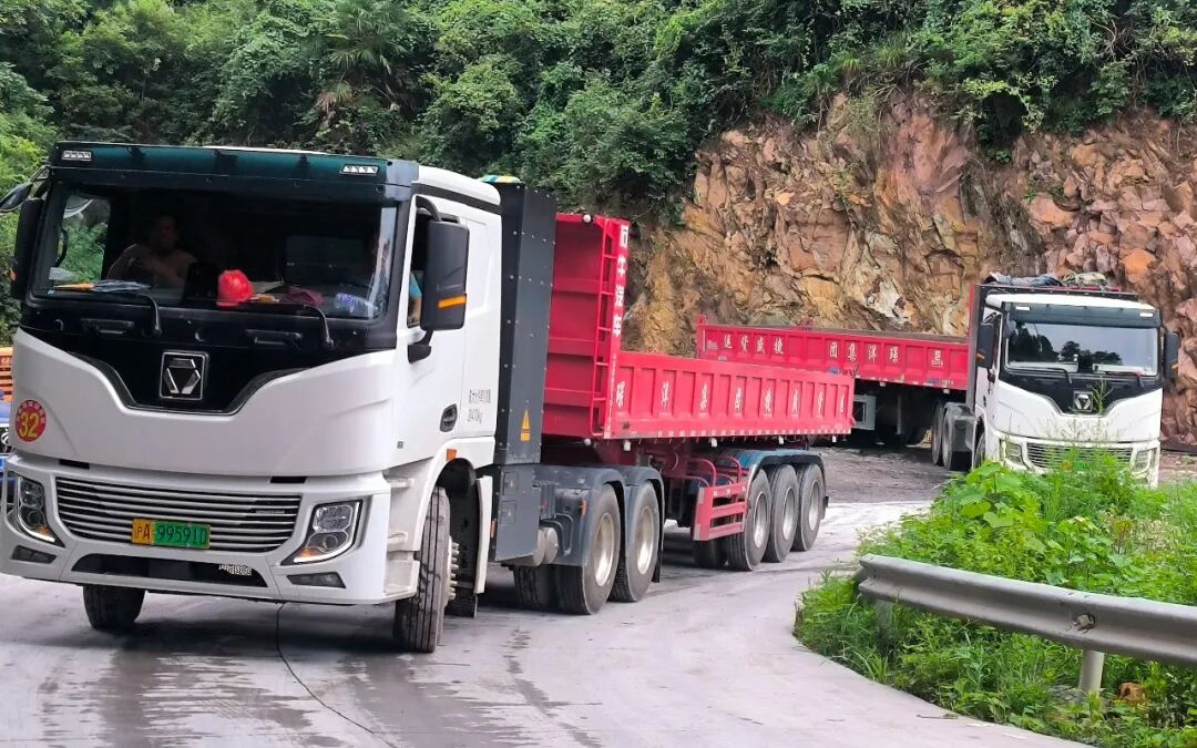 短倒利器！j9九游会老哥俱乐部交流区400度6&times;4标载版牵引车为何备受客户青睐？