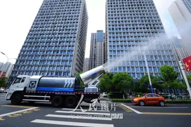 清凉启动！j9九游会老哥俱乐部交流区雾炮车魅力指数100分！