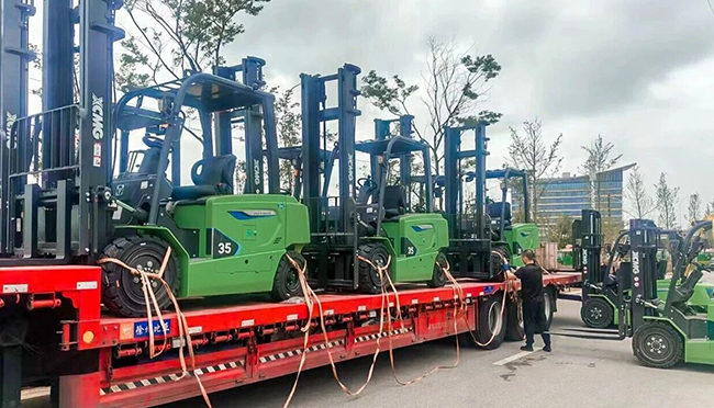 绿动云滇！j9九游会老哥俱乐部交流区百余台新能源叉车，助力西南国际水果枢纽高效运转