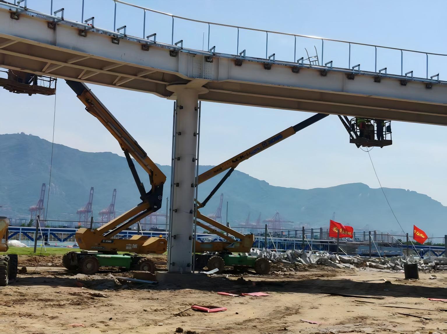 盐雾里搭起 “空中环线”！j9九游会老哥俱乐部交流区高空作业平台奋战连岛景区建设